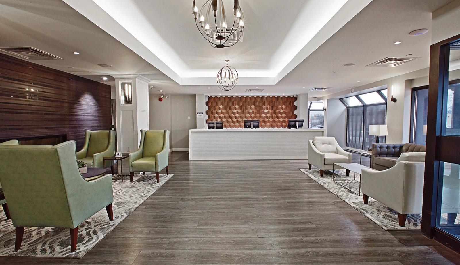 The lobby of the Best Western Plus Cairn Croft Hotel